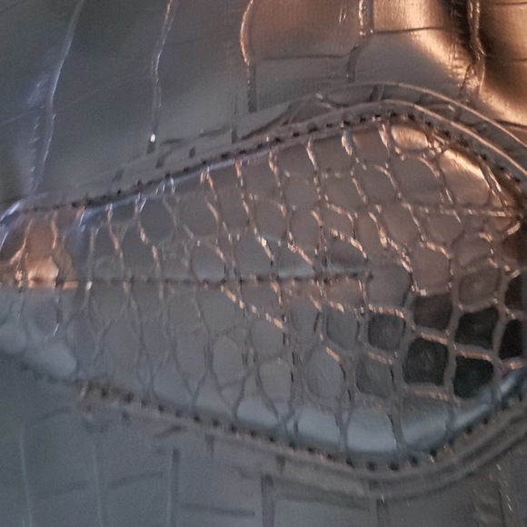 Black Handbag - Picture 7 of 9